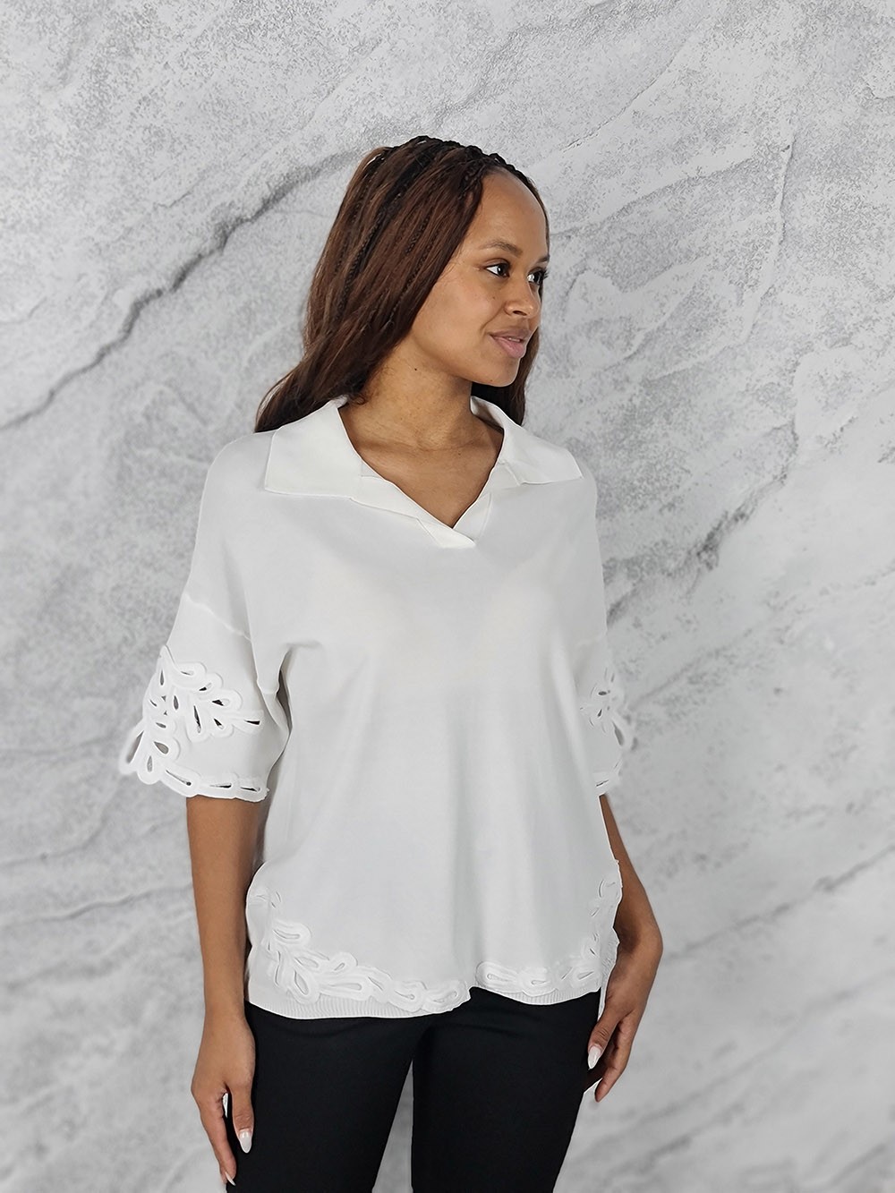 Поло Lara с вышивкой на рукавах и снизу белое, фотография №1