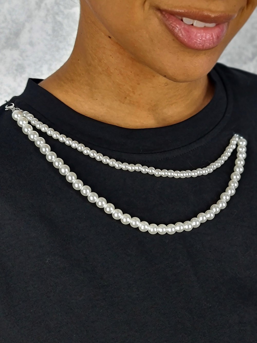 Футболка  KOTHE с жемчужным декором черная, фотография №4