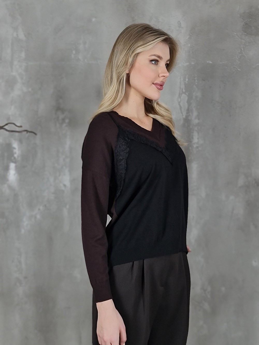 Джемпер Souvenir с черным кружевным топом поверх шоколад, фотография №2