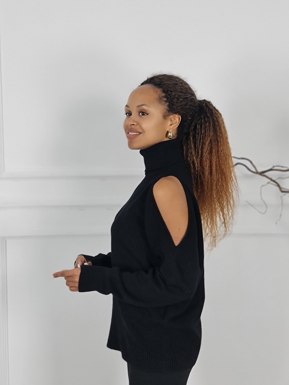 Джемпер King Kong с высоким горлом и открытыми плечами черный, фотография №2