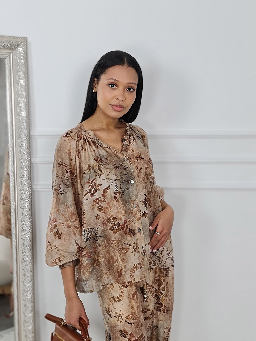 Костюм Souvenir блузка и брюки растительный принт бежевый, фотография №2