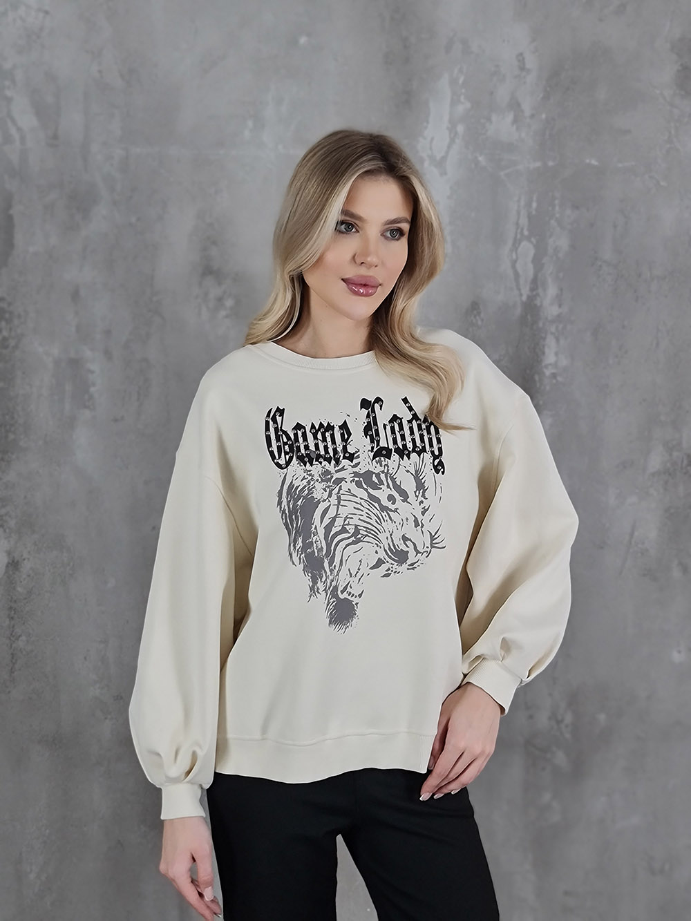Свитшот Souvenir с надписью и принтом тигр молочный, фотография №1