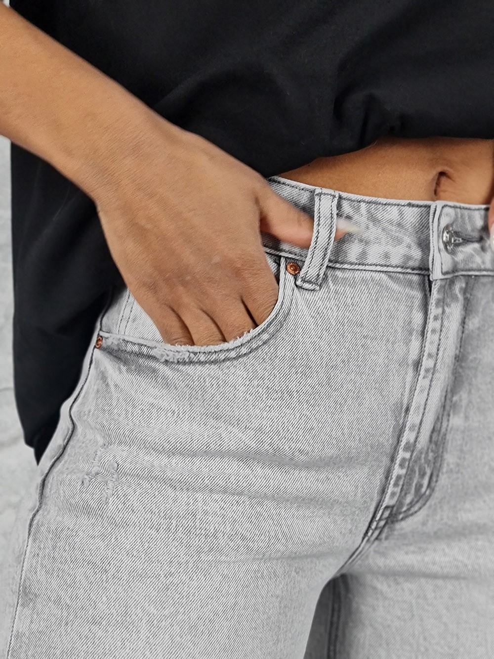 Джинсы Miss Bonbon с потертостями светло-серые, фотография №5