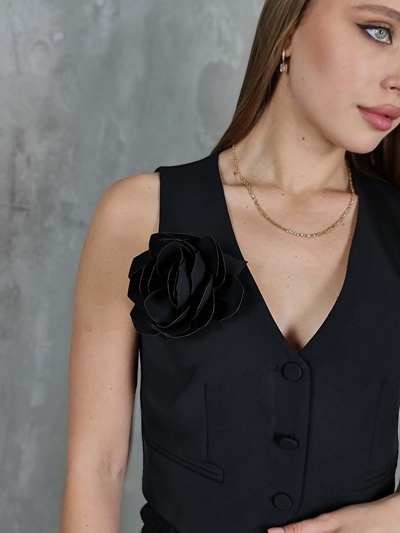 Жилет Imperial с брошью цветком черный, фотография №2