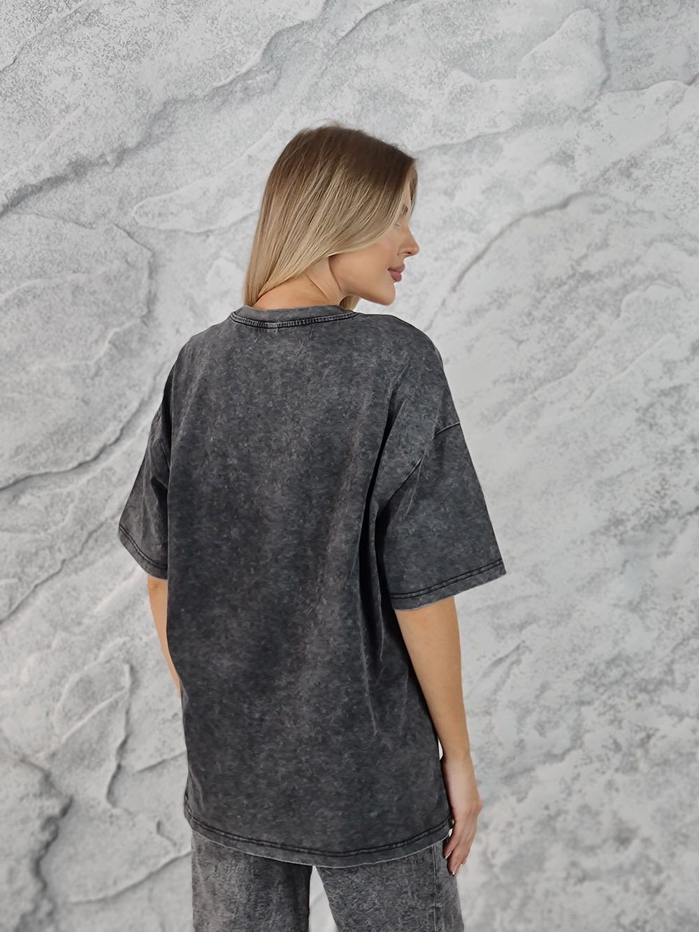 Футболка Y Two с надписью "CHIC" темно-серая, фотография №2