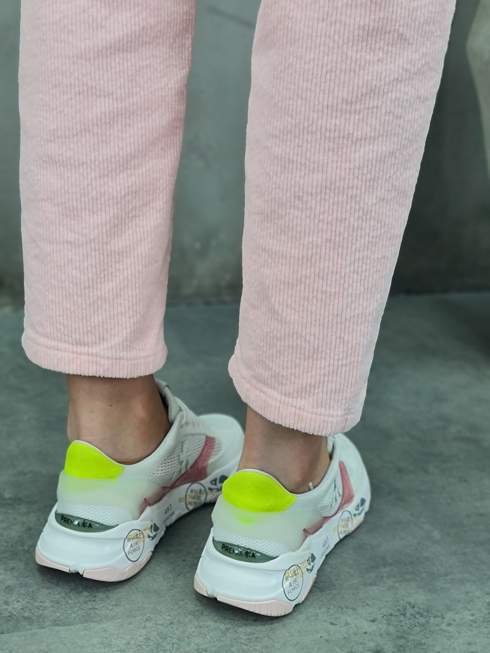 Кроссовки PREMIATA с розовыми вставками и желтым задником белые, фотография №3