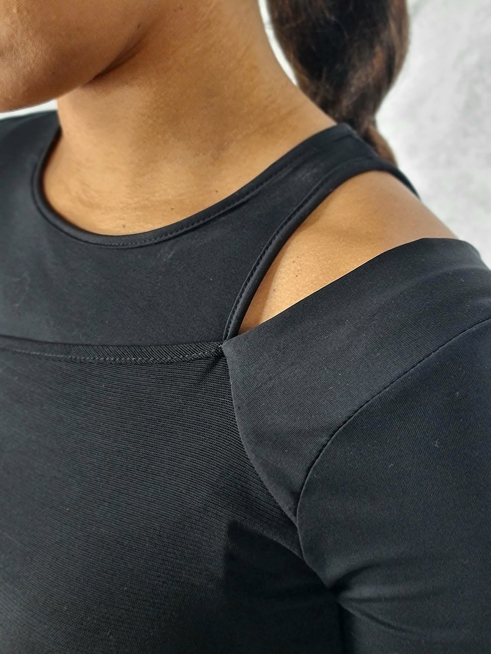 Лонгслив imperial с открытым плечом черный, фотография №5