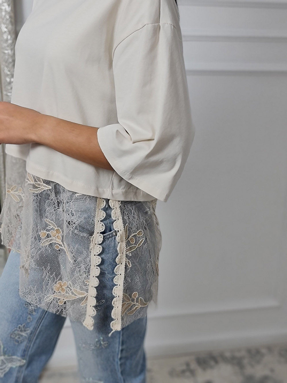 Футболка MIHO'S с кружевом снизу кремовая, фотография №3