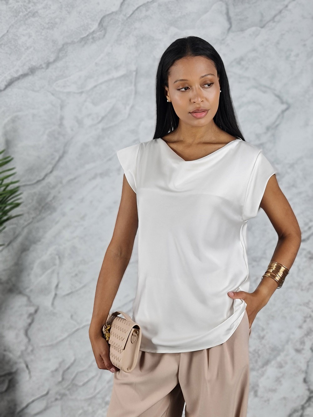 Блузка Imperial со сборкой на декольте атласная белая, фотография №1