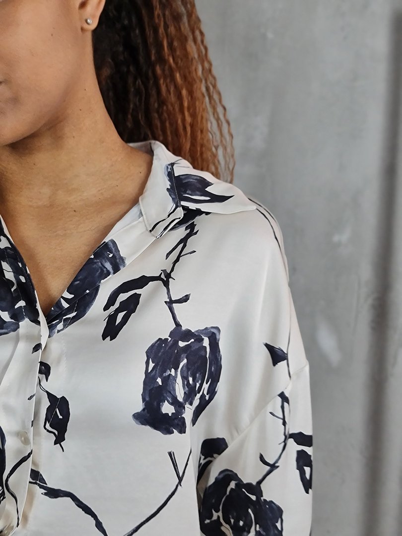 Костюм CLOTHÉ рубашка и брюки с черными розами белый, фотография №6