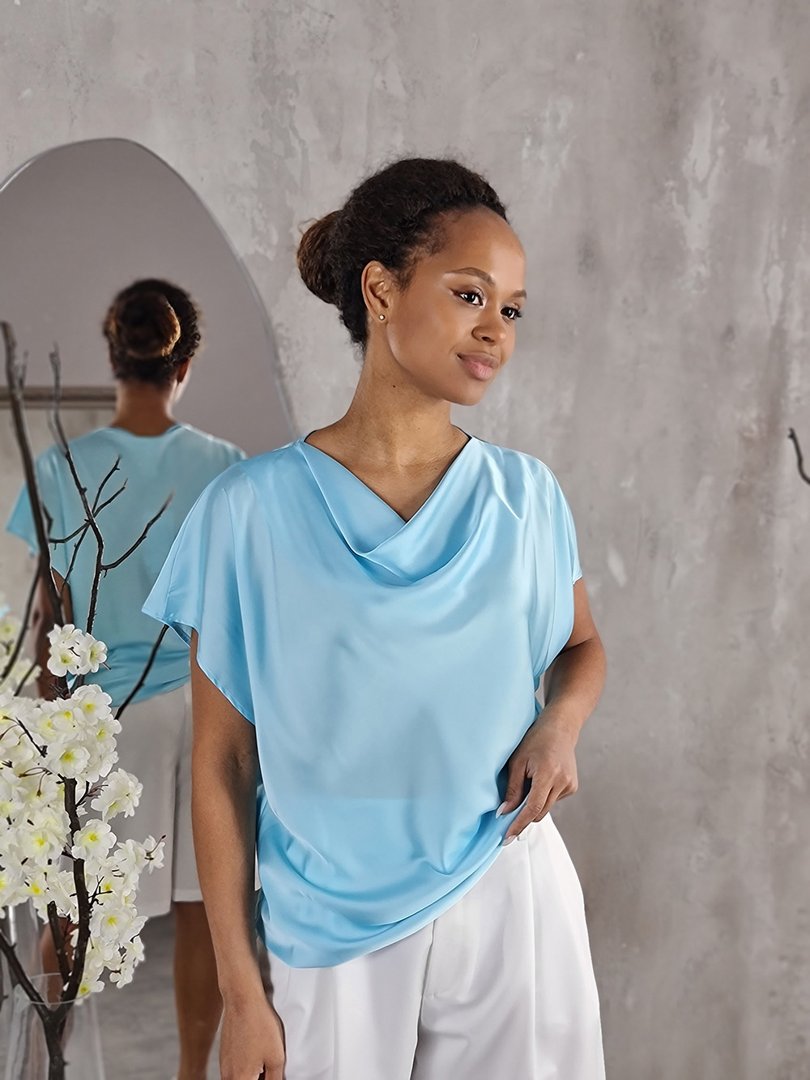 Блузка Imperial со сборкой на декольте атласная голубая, фотография №2