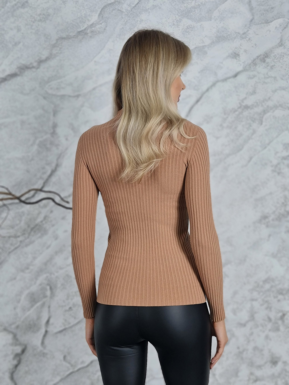 Водолазка Kontatto с фактурным рисунком и низком воротом карамель, фотография №4