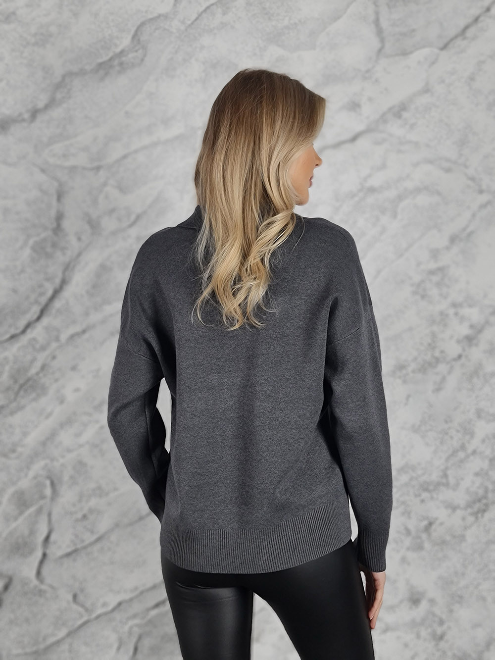 Поло BEAUTY WOMEN с золотыми пуговицами серое, фотография №3