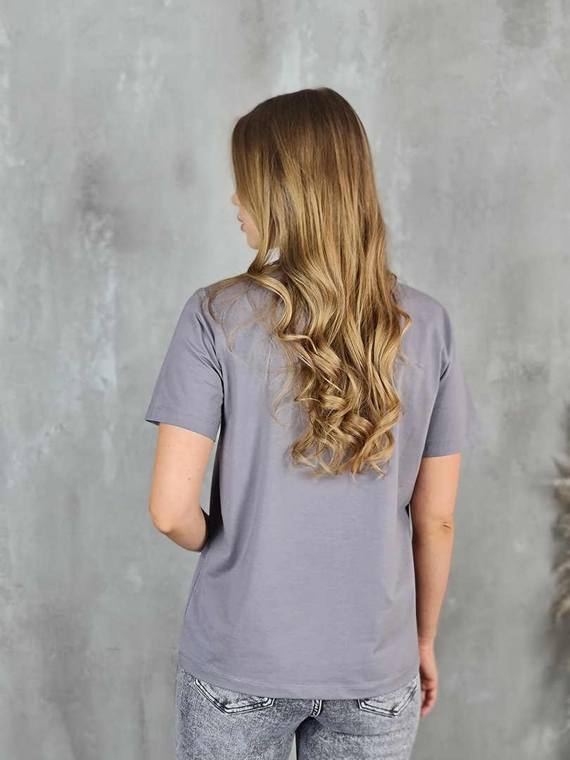 Футболка H&D с духами из стразиков темно-серая, фотография №2