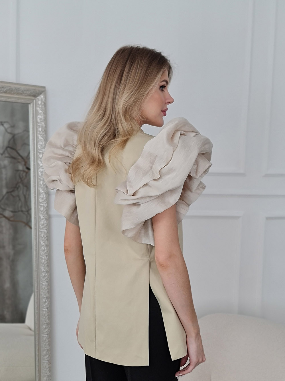 Жилет Souvenir с воланами на рукавах бежевый, фотография №3