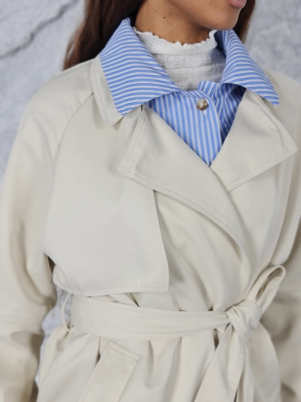 Тренч укороченный Monte Cervino с имитацией рубашки кремовое, фотография №5