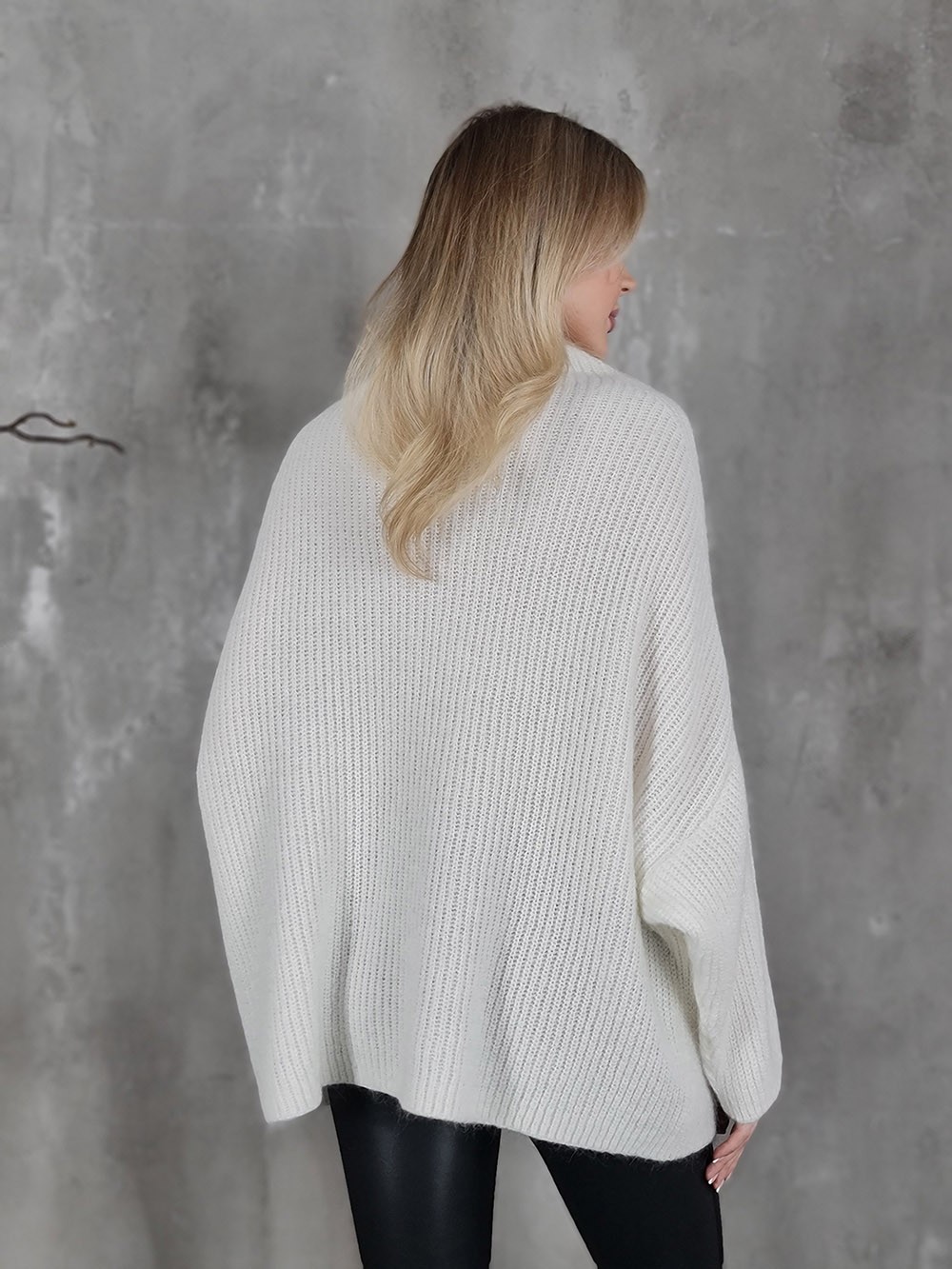 Свитер оверсайз Kontatto с воротом молочный, фотография №4