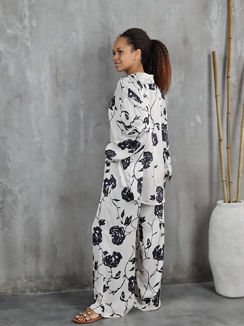 Костюм CLOTHÉ рубашка и брюки с черными розами белый, фотография №3