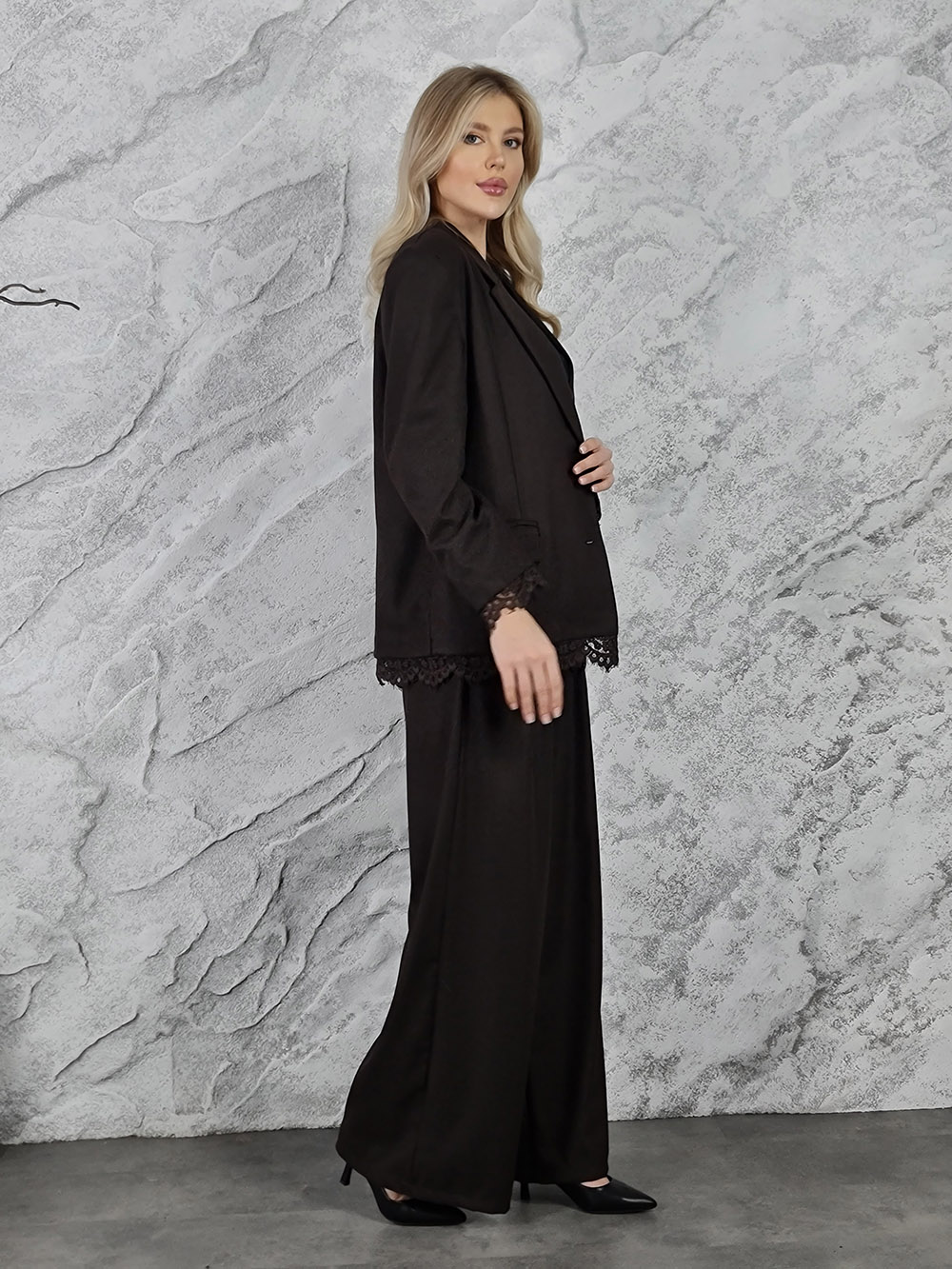 Костюм MIHO'S брюки пиджак кружево снизу шоколад, фотография №4