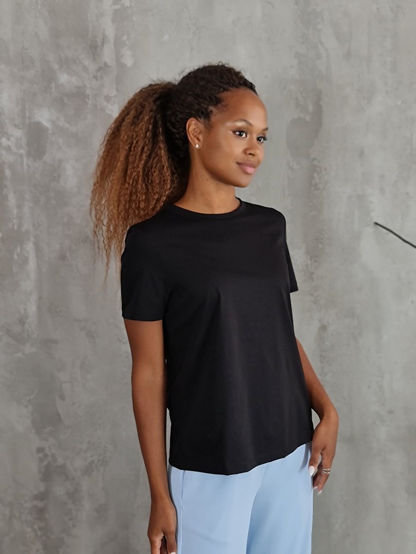 Футболка Vicolo с узким воротом свободного кроя черная, фотография №2