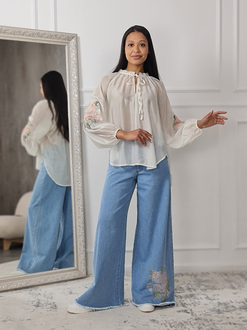 Джинсы MIHOs  голубые с вышивкой роза , фотография №2