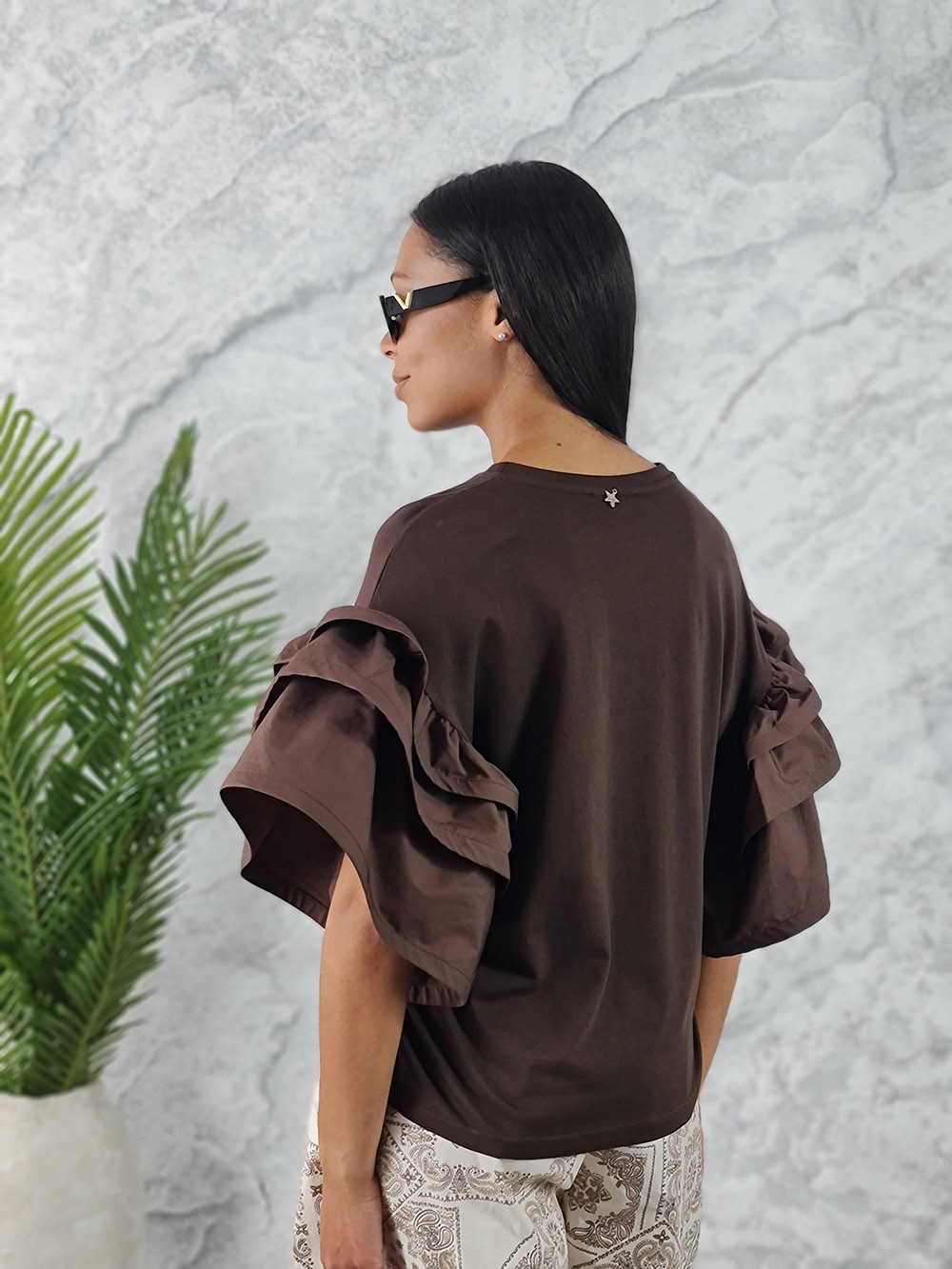 Футболка Souvenir с рукавами-воланами шоколад, фотография №3