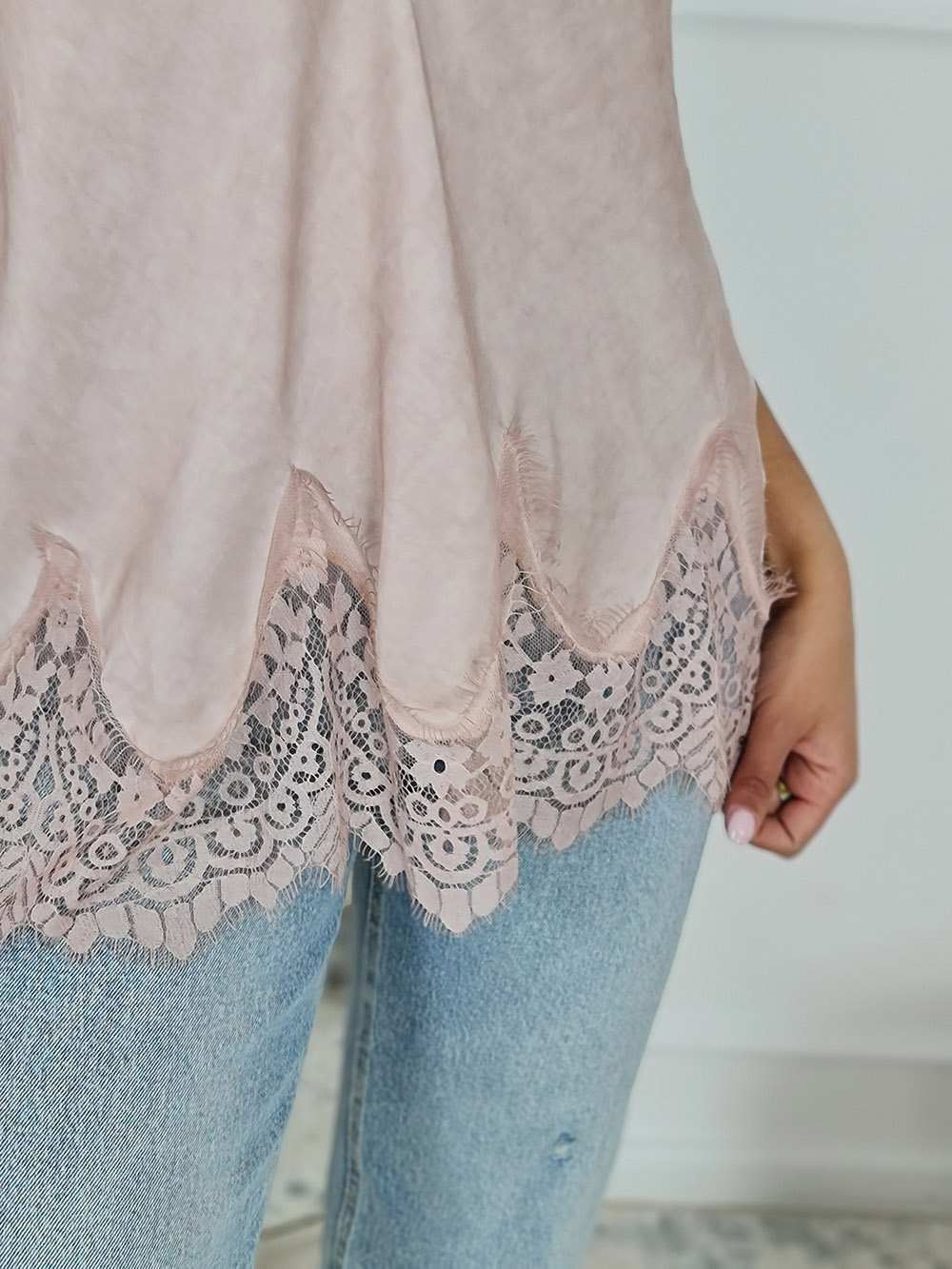 Топ WI&CO с кружевом на тонких бретелях пудровый  , фотография №2