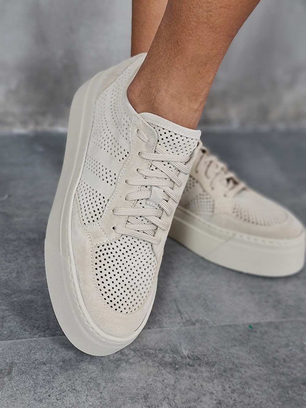 Кеды L'Estrosa с перфорацией бежевые, фотография №2