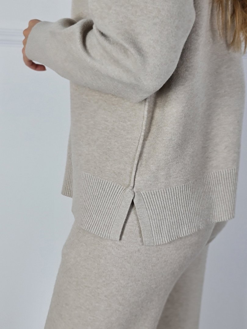 Костюм Melany джемпер со швами и прямые брюки бежевый, фотография №5