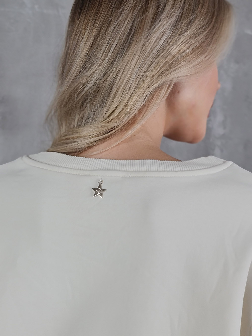 Свитшот Souvenir с надписью и принтом тигр молочный, фотография №4