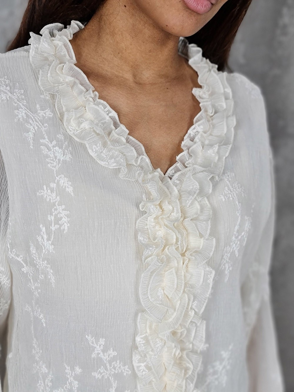 Блузка Mitica&Co. с воланами бежевая, фотография №3