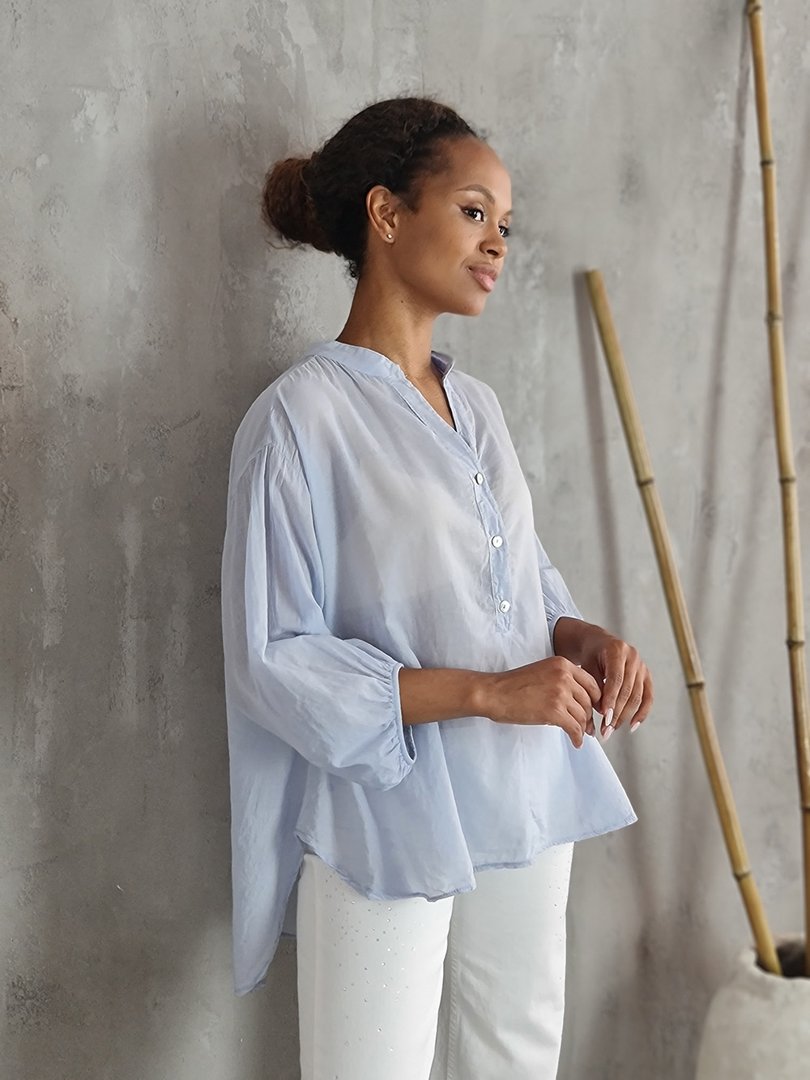 Рубашка MIHO'S с резинкой на рукавах голубая, фотография №2