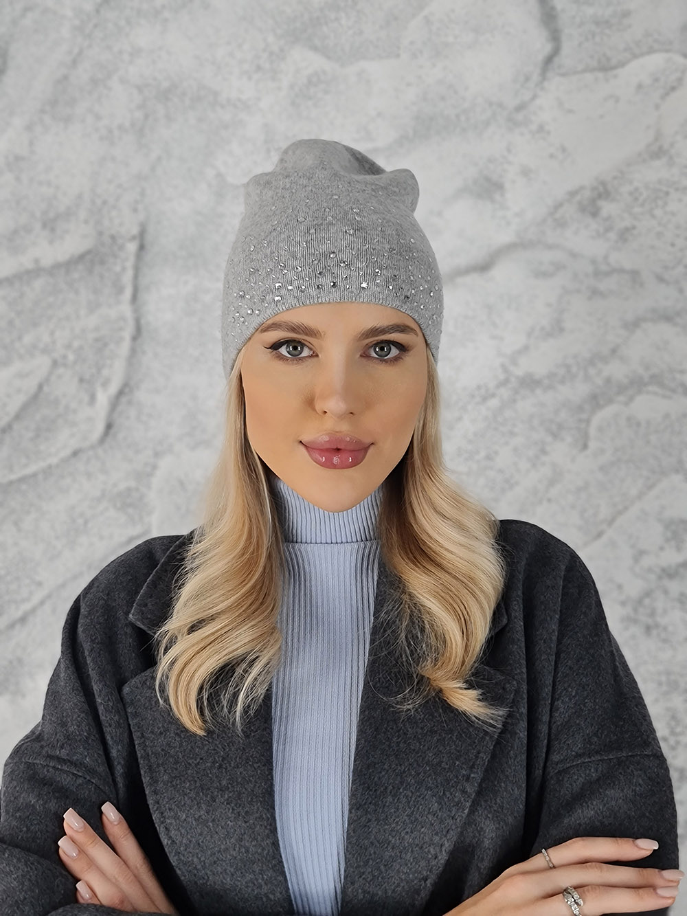 Шапка со стразами