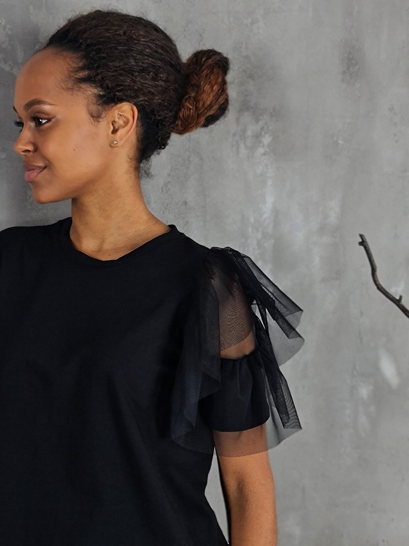 Футболка Please с воланами на одном рукаве черная, фотография №4