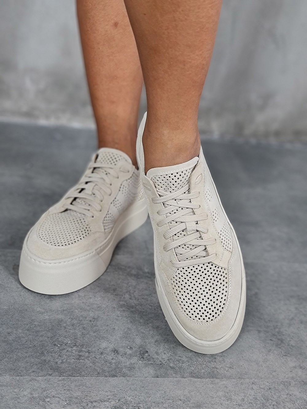 Кеды L'Estrosa с перфорацией бежевые, фотография №1