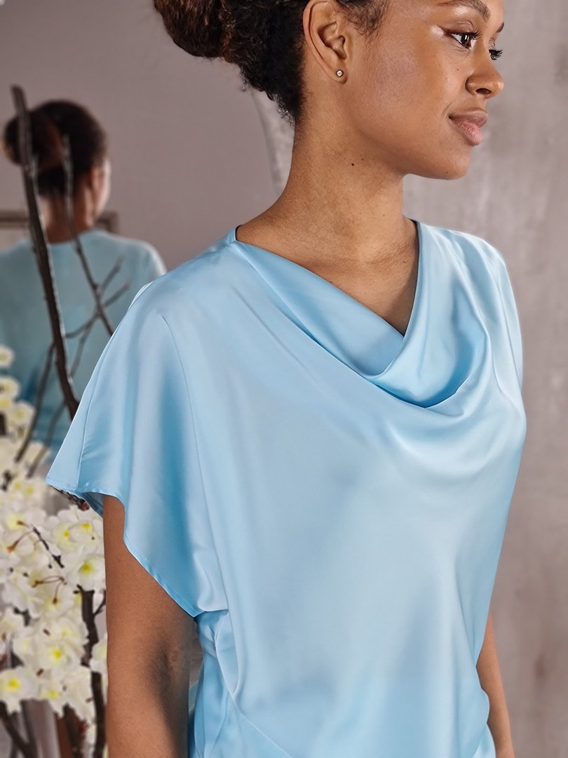 Блузка Imperial со сборкой на декольте атласная голубая, фотография №5