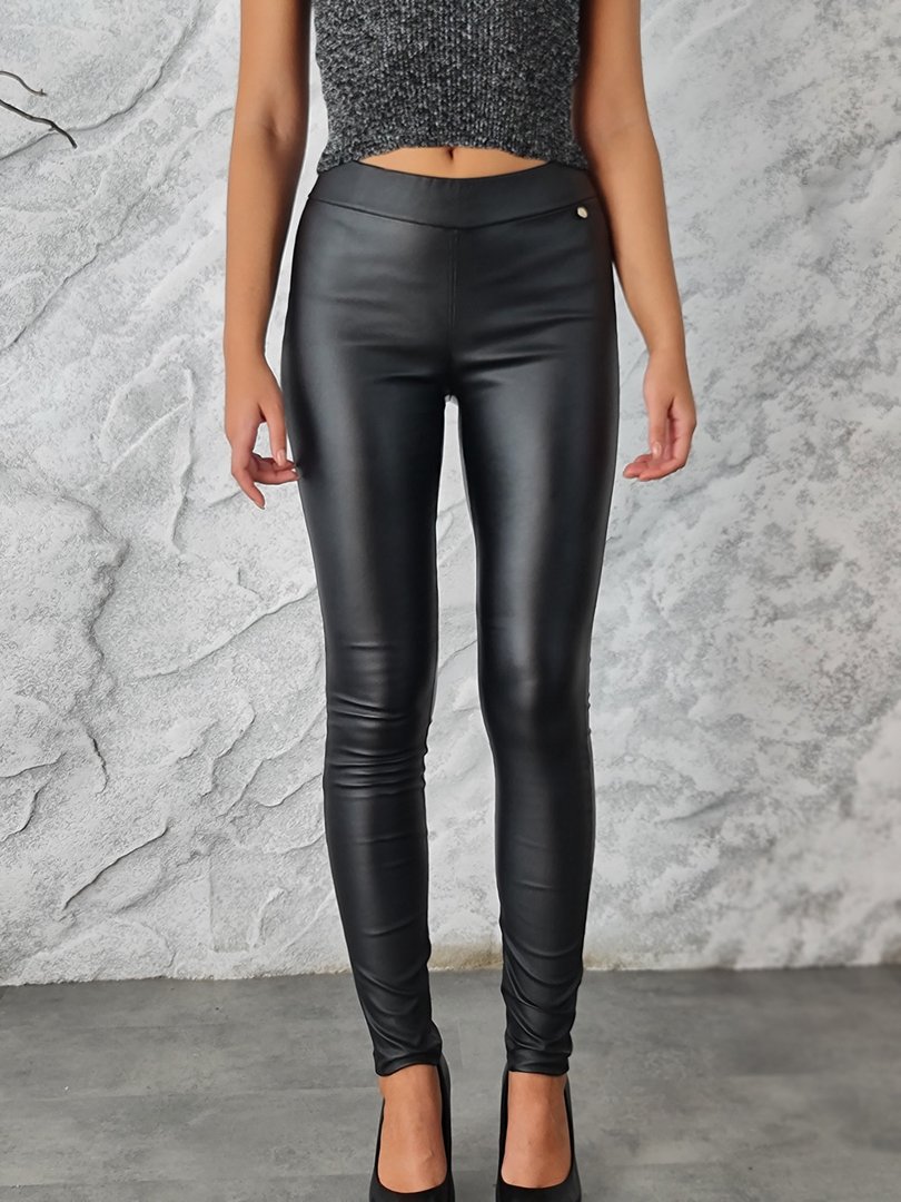 Леггинсы 3D Denim из экокожи с карманами сзади черные, фотография №1