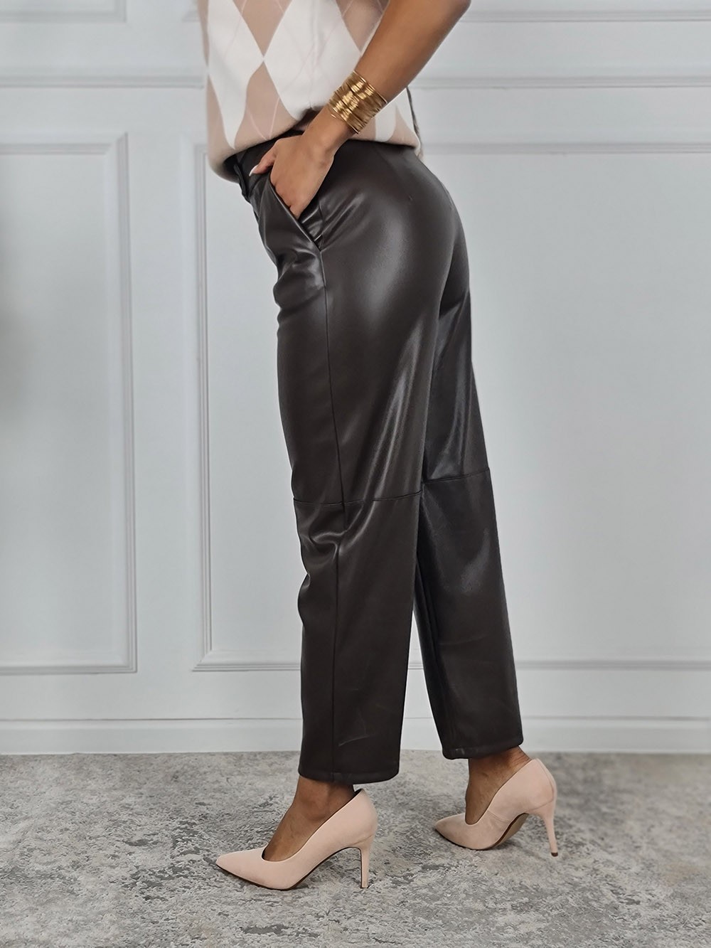 Брюки imperial экокожа на пуговице строчка поперек шоколад, фотография №3