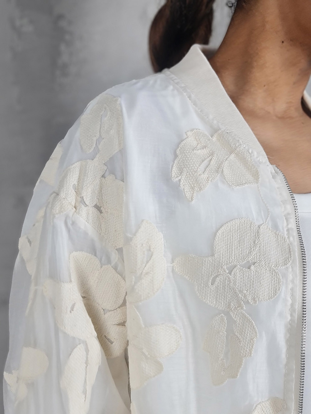 Бомбер Mitica&Co. с вышивкой молочный , фотография №3