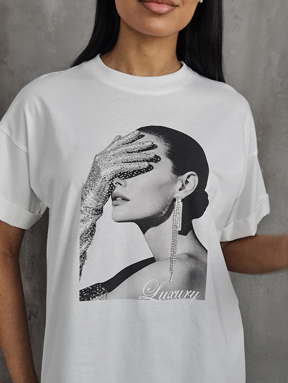 Футболка Imperial девушка ч/б с сережкой белая , фотография №3