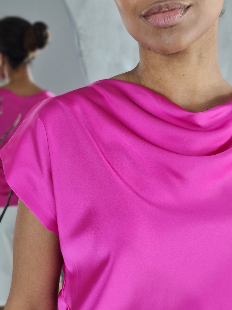 Блузка Imperial со сборкой на декольте атласная фуксия, фотография №5