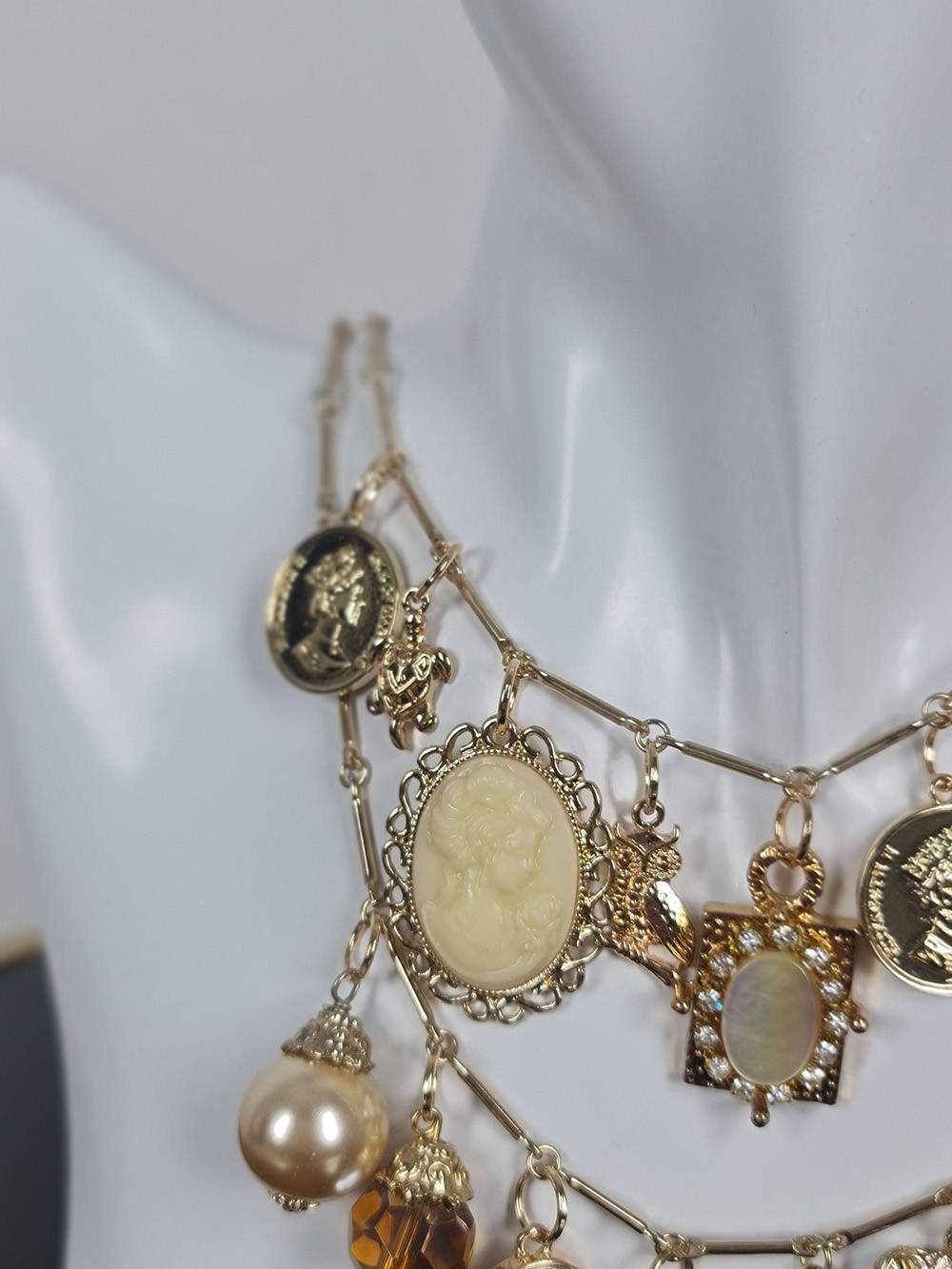 Колье King Kong двойноес разными кулончиками золотое, фотография №3