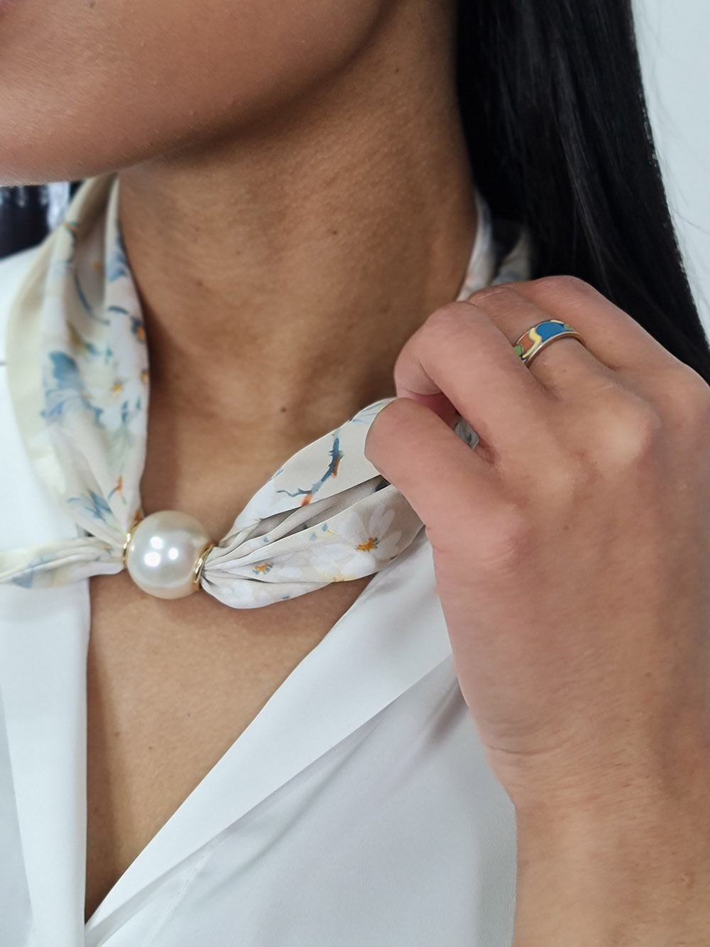 Украшение-аксессуар на шею с жемчужинкой кремовое , фотография №4