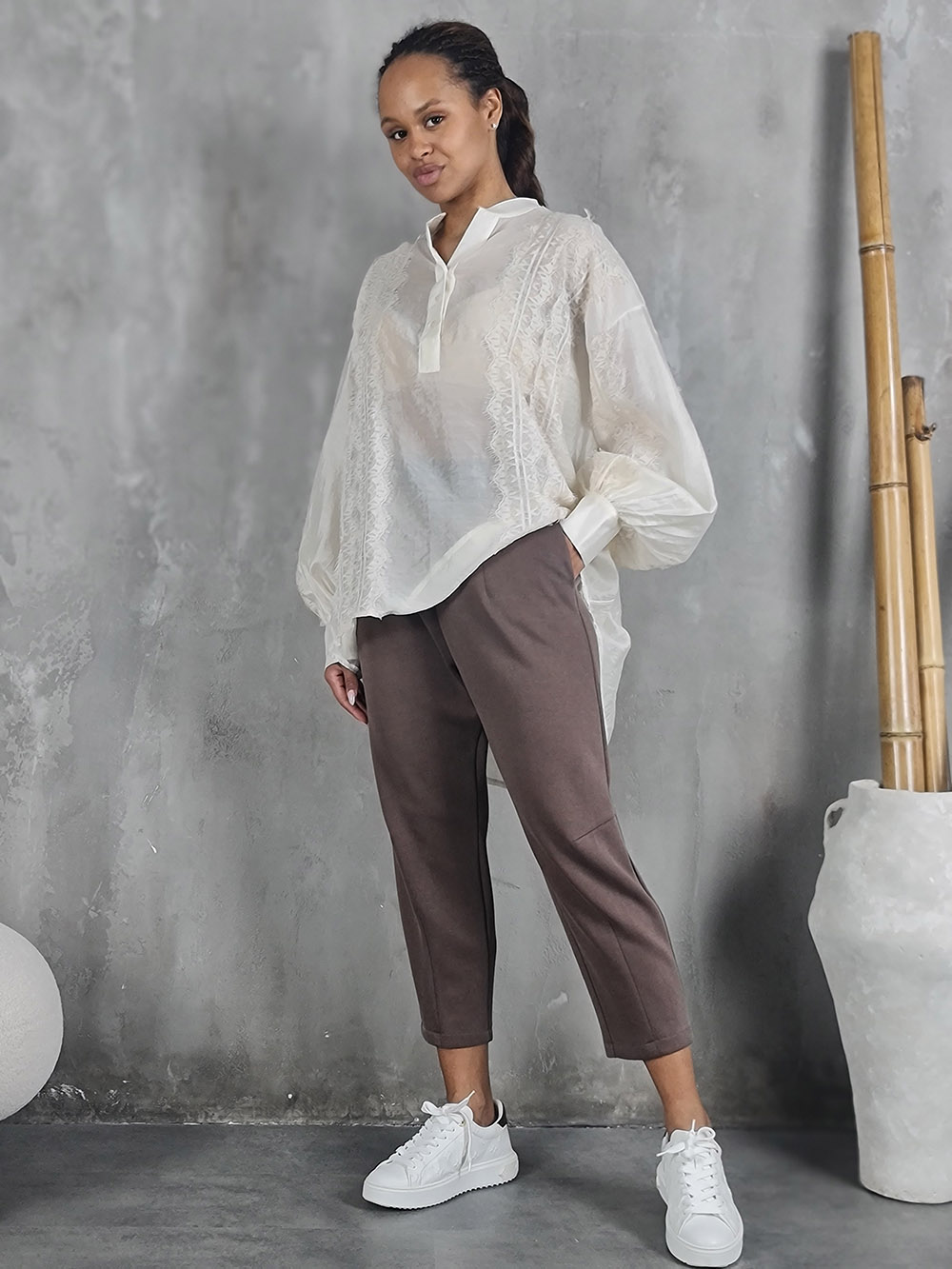 Блузка MIHO'S с кружевом удлиненная сзади кремовая, фотография №2