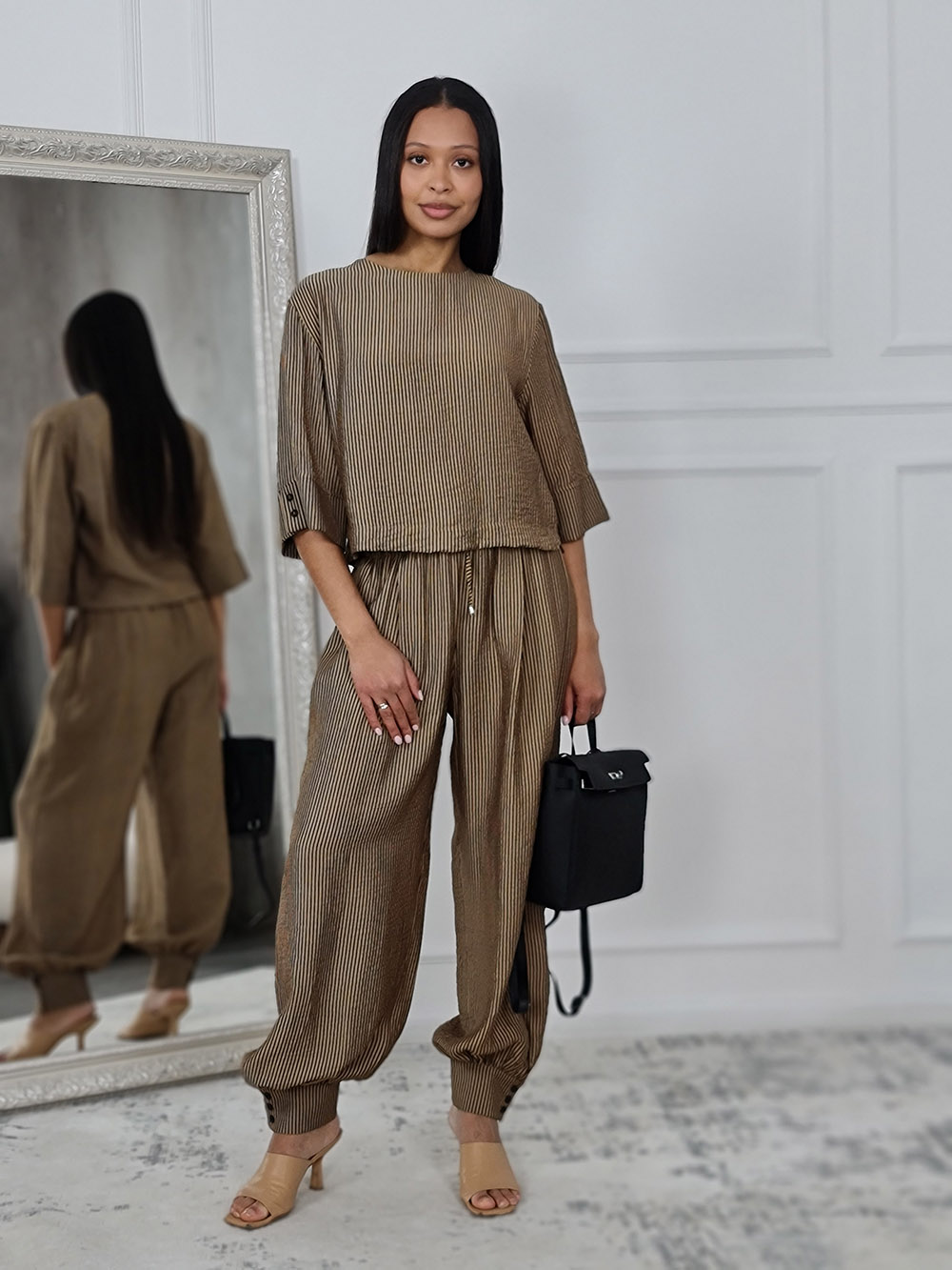 Рюкзак с серебрянной вставкой с ключиком черная, фотография №2