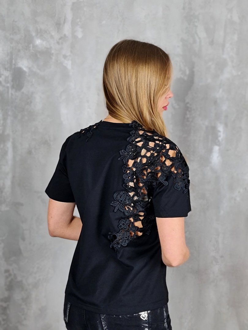 Футболка Y.Two с кружевной вставкой на плече черная, фотография №2