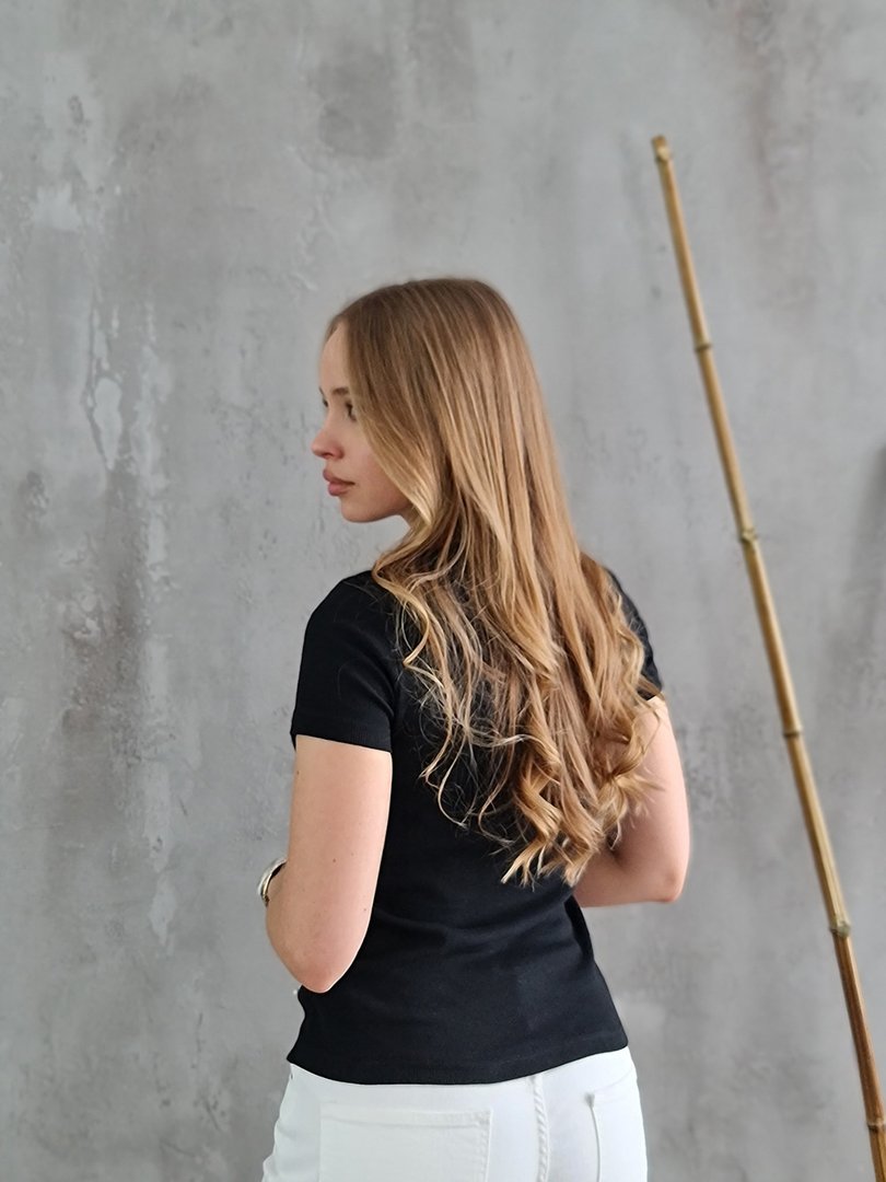 Футболка Vicolo с жемчужинками в рубчик черная, фотография №3