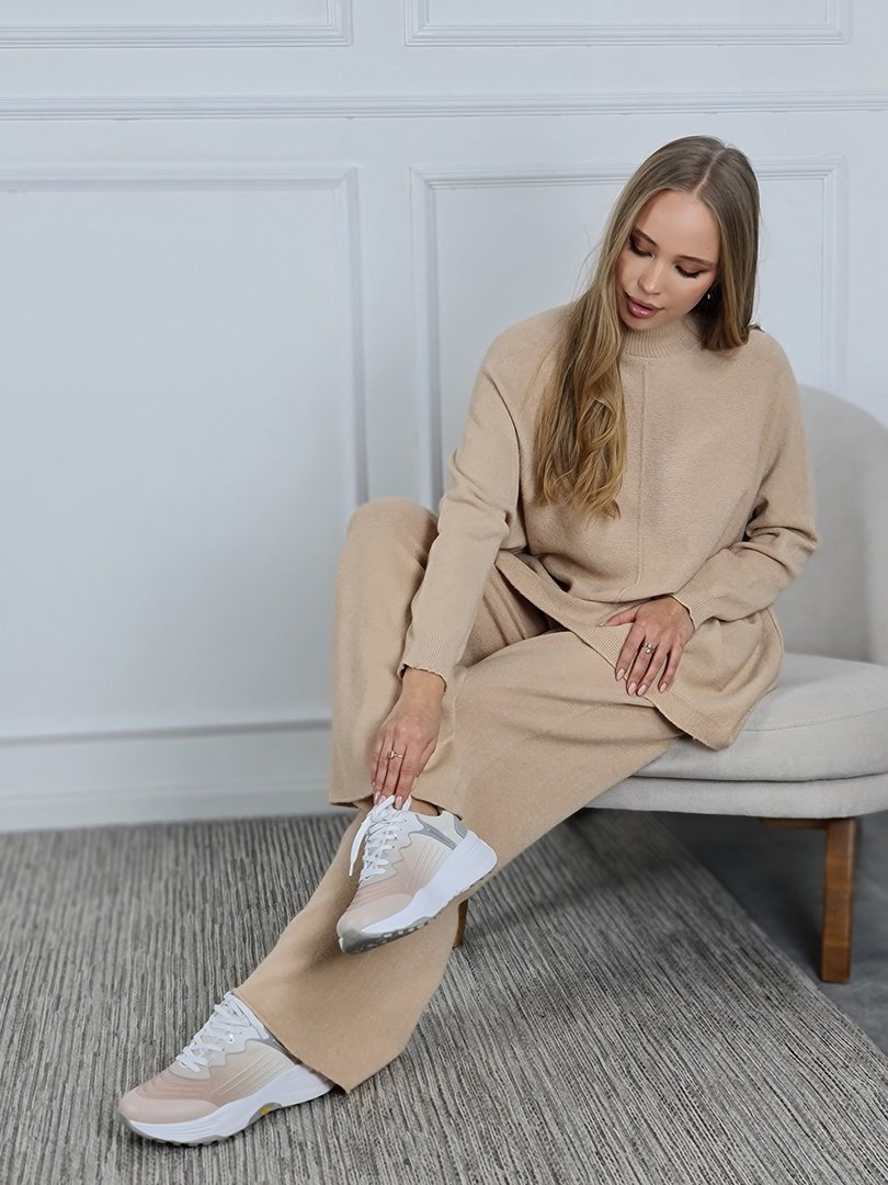 Костюм J&J свободный джемпер и брюки клёш песочный, фотография №2