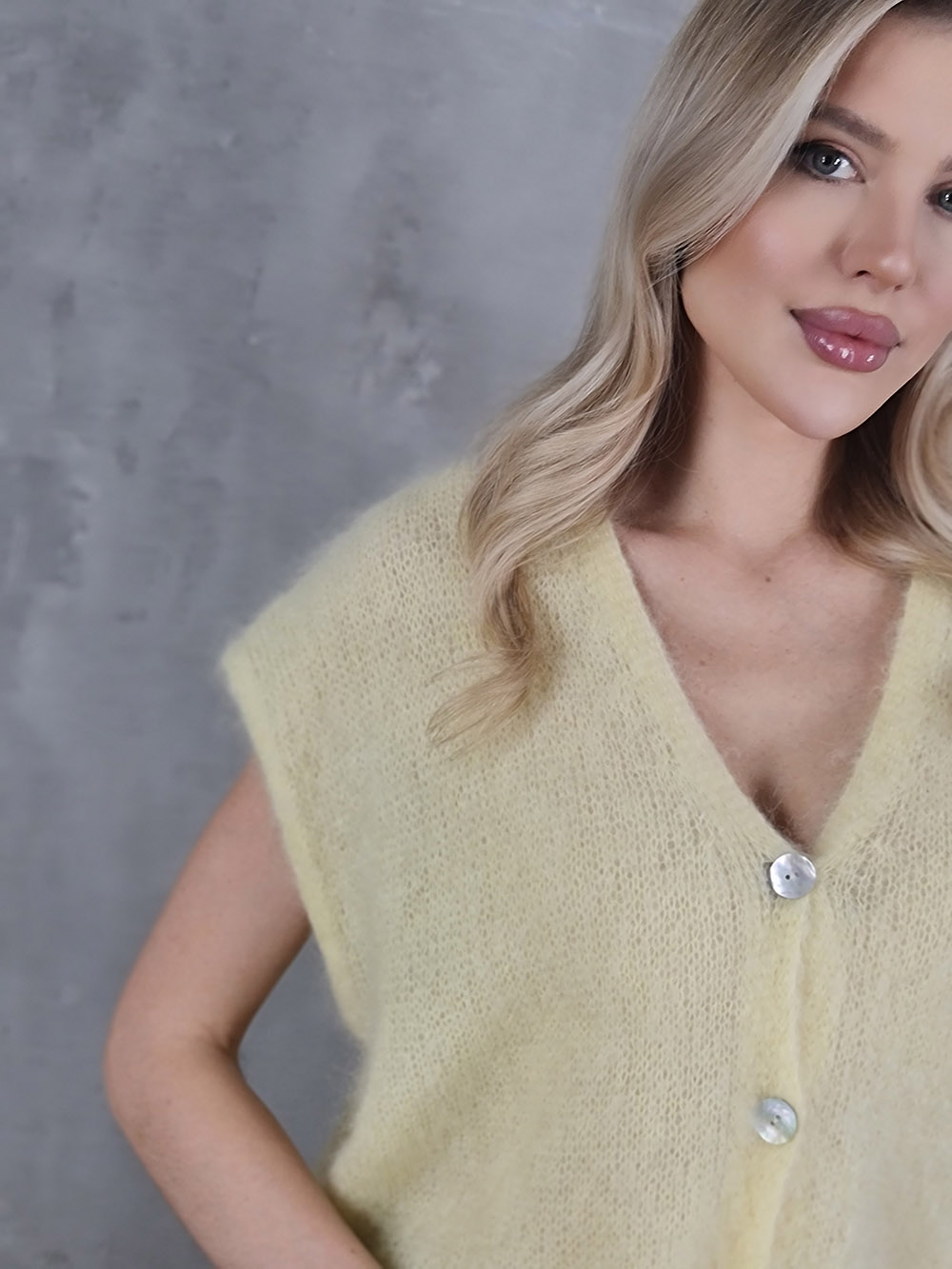 Жилет кид мохер плотная вязка желтый, фотография №3