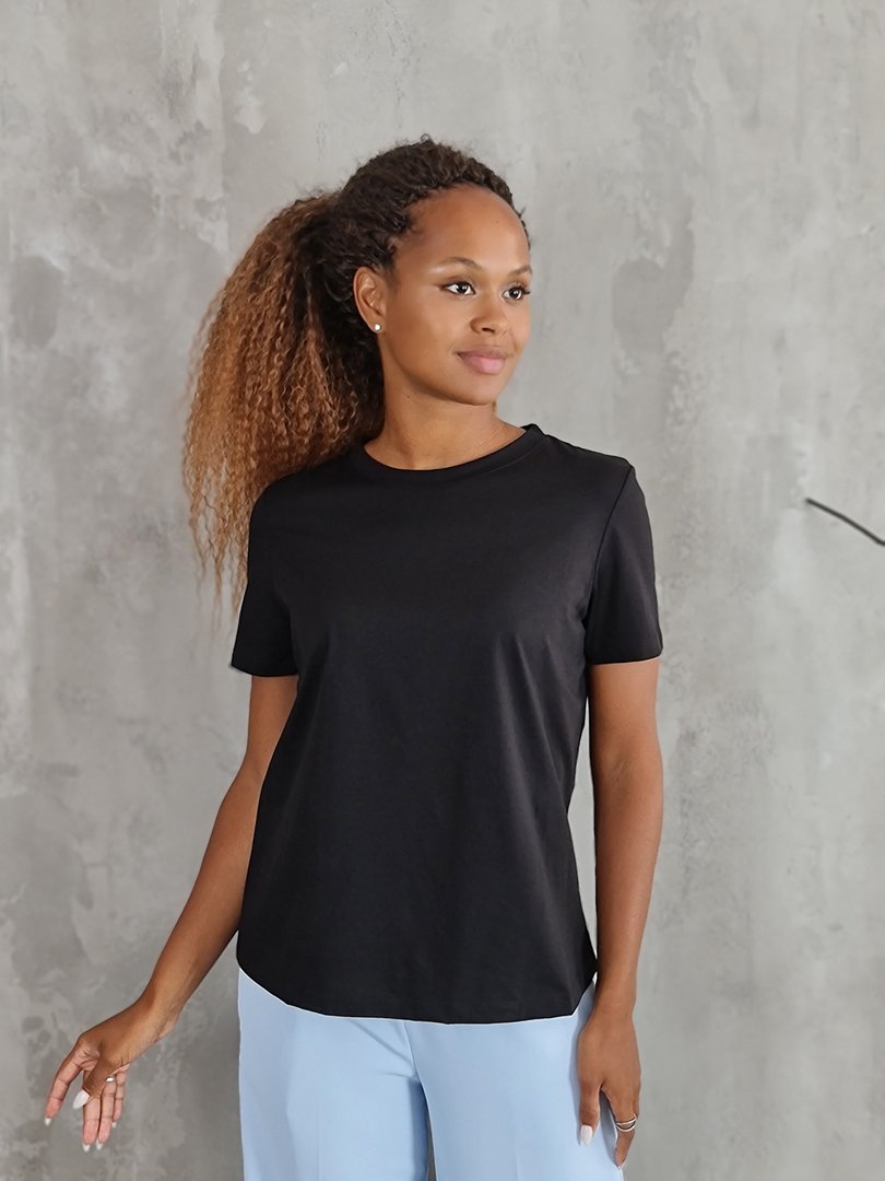 Футболка Vicolo с узким воротом свободного кроя черная, фотография №1